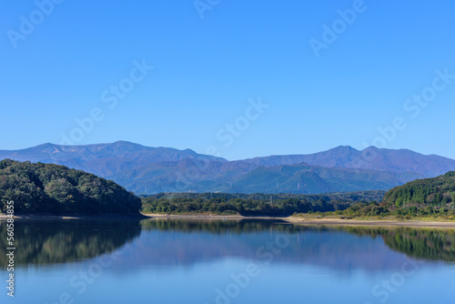 静寂の釜房湖と蔵王 © rujin