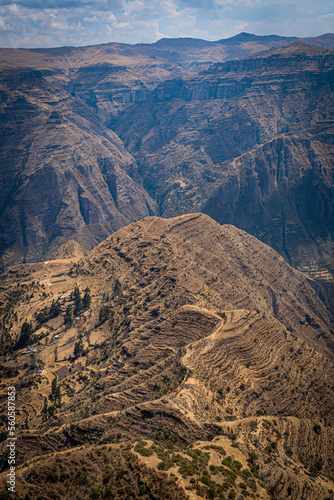 Vista desde plaza principal de PuKa Pukara o Waqra Pukara hacía el cañon del Apurímac.