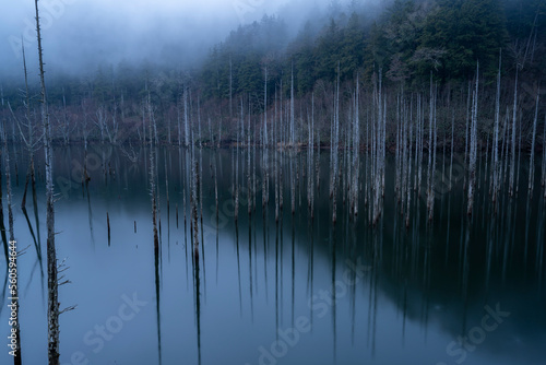 長野県王滝村 初冬の自然湖