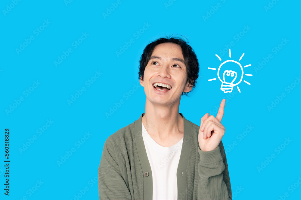 アイデアを閃いた男性