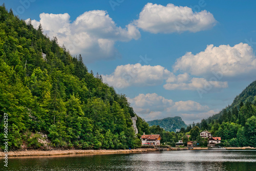 Le long du fleuve Doubs en France  r  gion Franche-Comt  