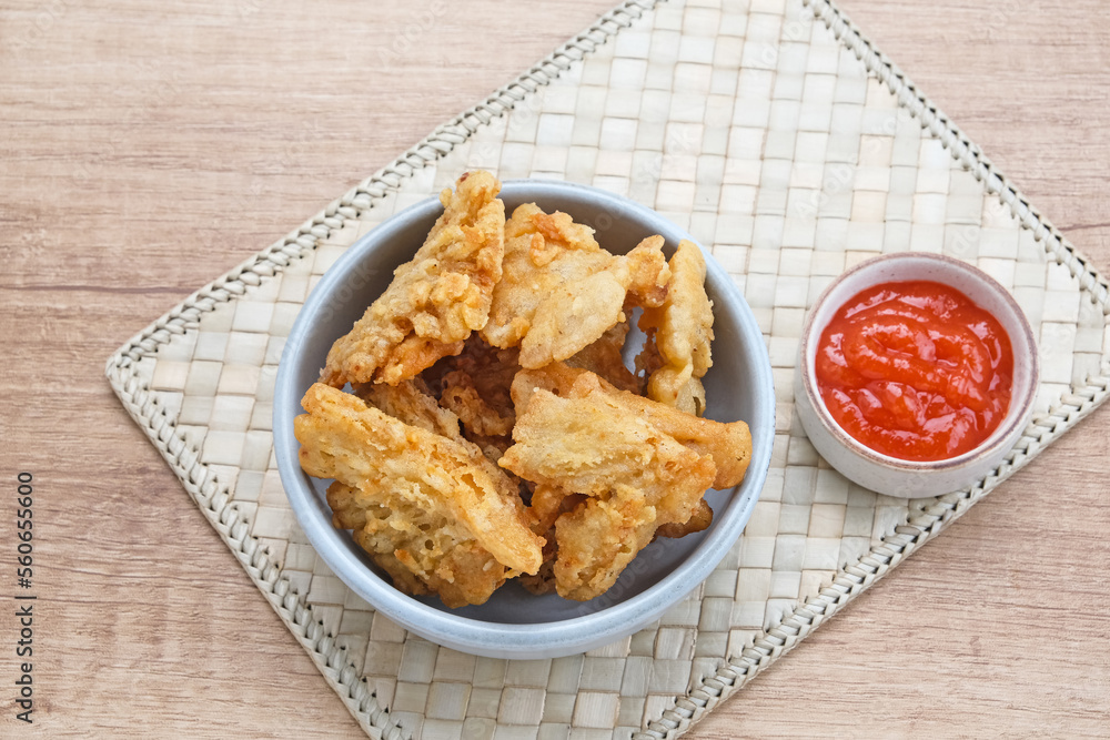 Crispy Fried Oyster Mushroom or Jamur Krispi served with chilli sauce, Indonesian snack
Crispy Fried Oyster Mushroom or Jamur Krispi served with chilli sauce, Indonesian snack