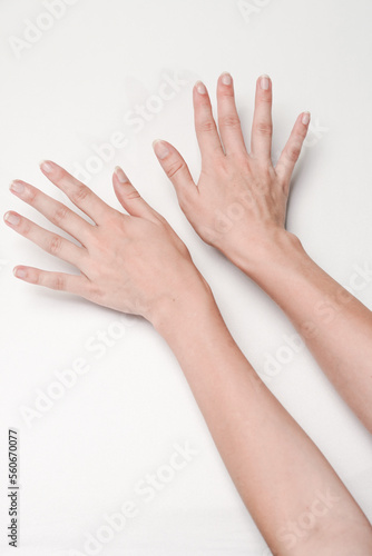 Weibliche elegante natürliche Hände