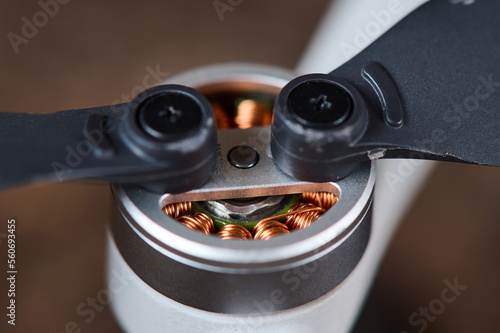 Cuadro en lienzo Drone motor and propeller closeup