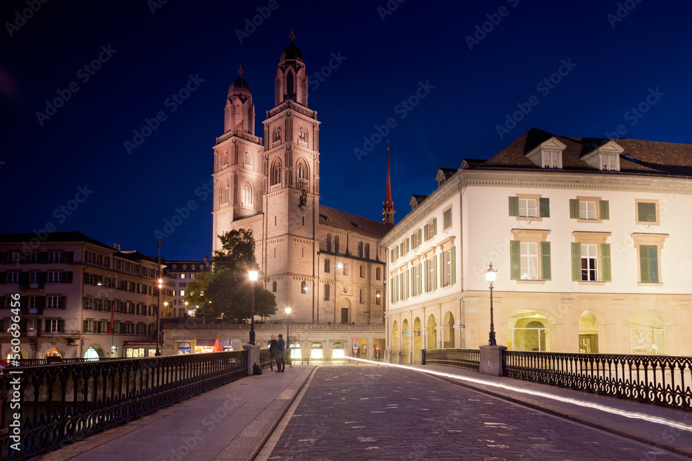 Historische Altstadt von Zürich am Abend, Schweiz