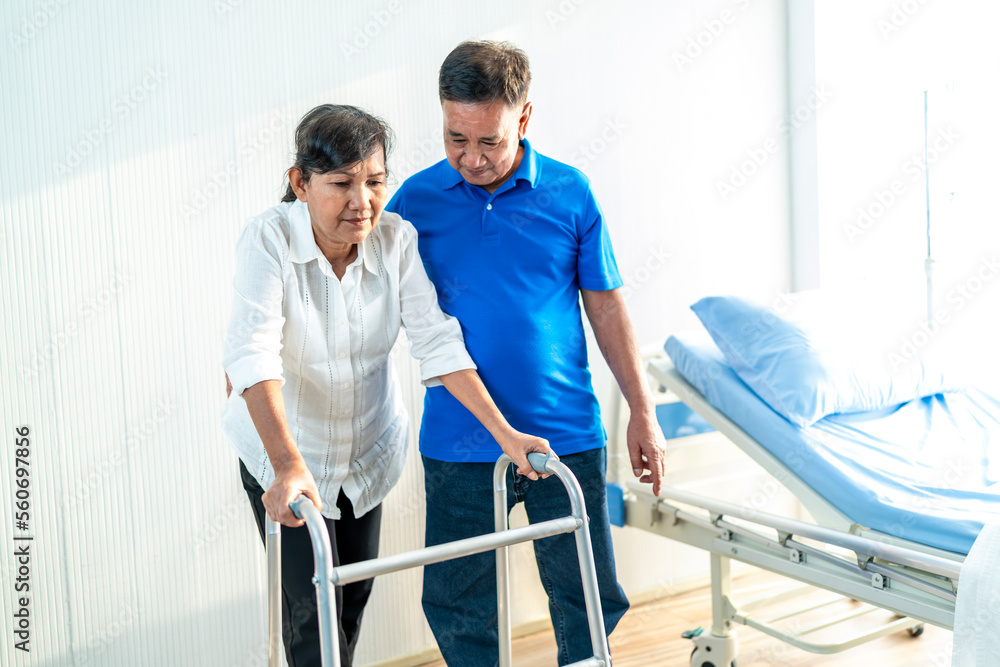 The husband is closely caring for his Asian wife who is being treated at the hospital. with love for each other, the concept of love for the elderly The husband is closely caring for his Asian wife who is being treated at the hospital. with love for each other, the concept of love for the elderly
