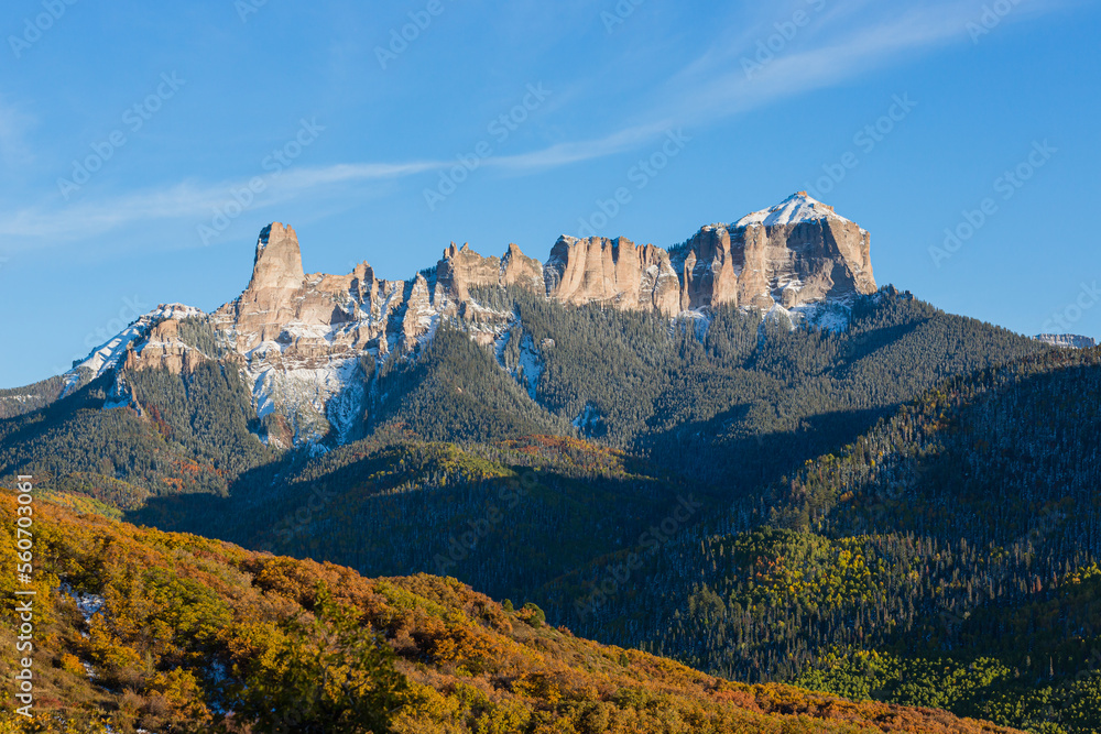Fototapeta premium Fall Colors Sunset - Courthouse Mountain Colorado