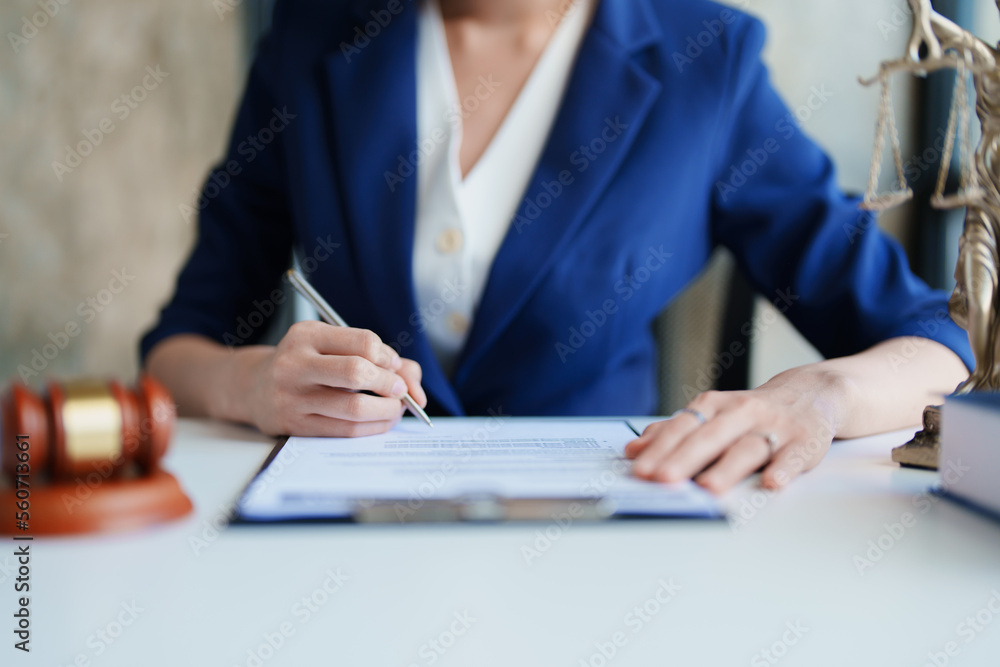 Law, Consultation, Agreement, Contract, Attorney or Lawyer holding a pen is consulting with a client to explain the pattern of answering questions before going to court to decide a lawsuit. Law, Consultation, Agreement, Contract, Attorney or Lawyer holding a pen is consulting with a client to explain the pattern of answering questions before going to court to decide a lawsuit.