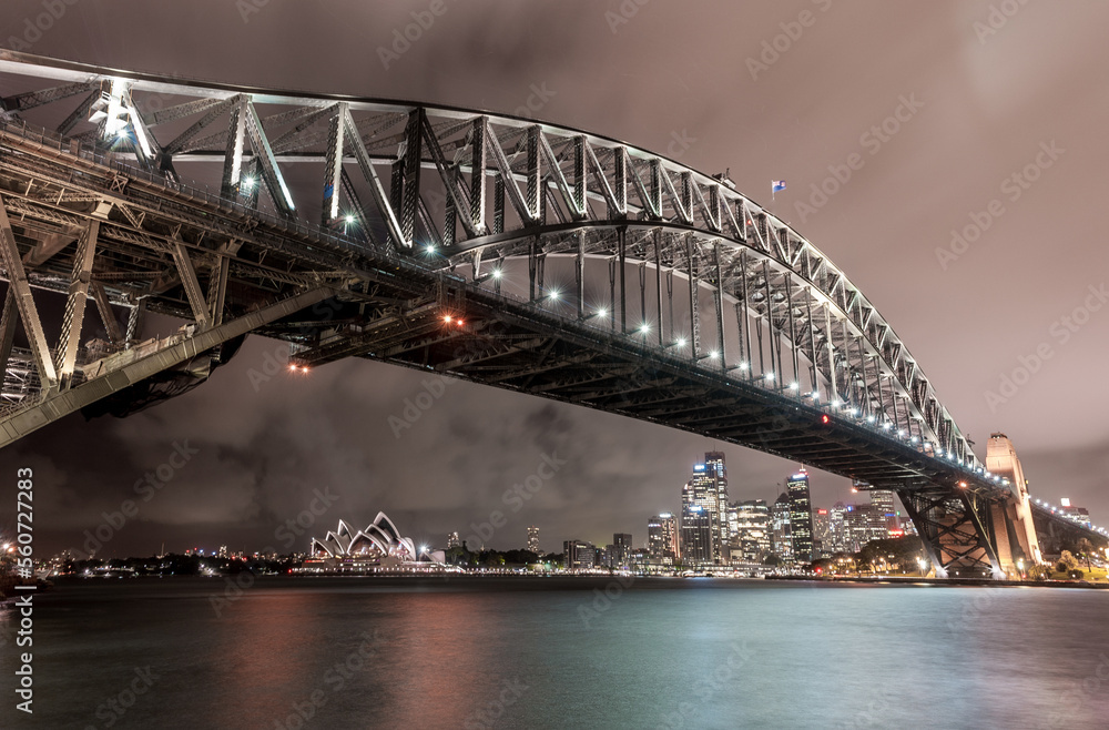 Obraz premium Sydney Harbour Bridge and Opera House at Night. Beautiful Sydney Cityscape and Skyline. Long Exposure. Flowing Sky. Australia