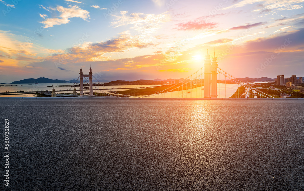 Obraz premium Asphalt road and bridge with mountain natural scenery at sunset in Zhoushan, Zhejiang, China.