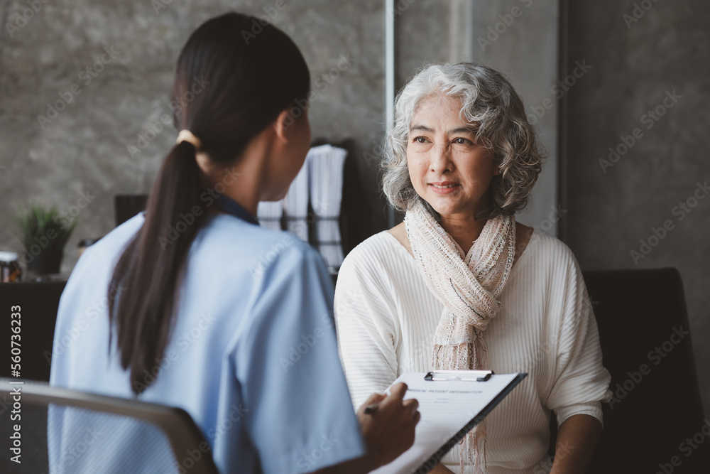 Doctors are talking to explain medication and health care to elderly patients, elderly people with underlying diseases need to be closely monitored by doctors and relatives. caring for the elderly. Doctors are talking to explain medication and health care to elderly patients, elderly people with underlying diseases need to be closely monitored by doctors and relatives. caring for the elderly.