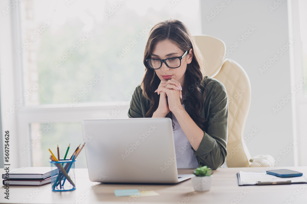 Photo of think thoughtful lady lawyer wear glasses reading case apple samsung modern gadget indoors workstation workshop Photo of think thoughtful lady lawyer wear glasses reading case apple samsung modern gadget indoors workstation workshop