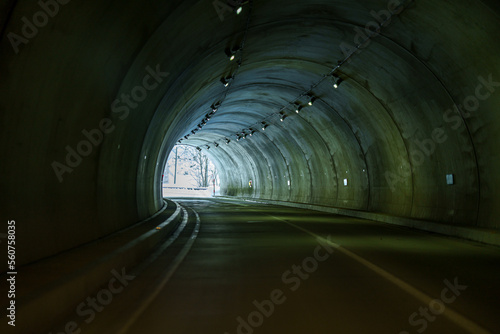 トンネルの向こう側