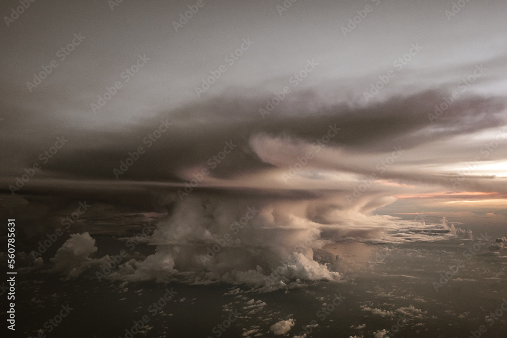 Gewitterwolke aus dem Flugzeug 