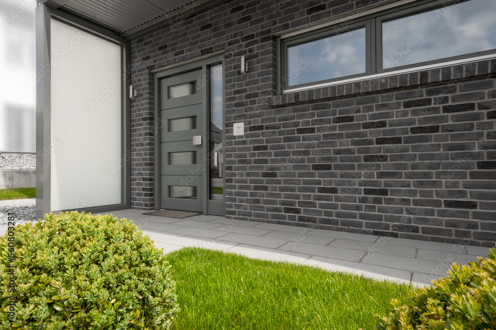 Hauseingang mit Vordach und Windfang und Stock Photo Adobe