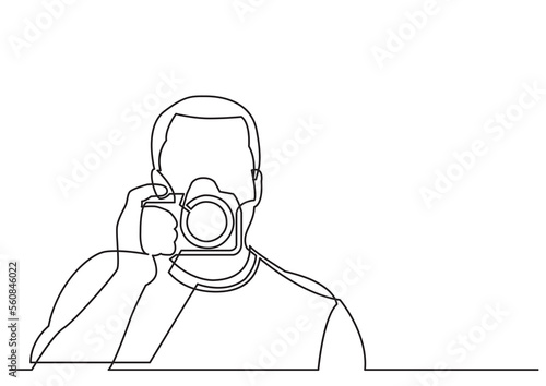 continuous line drawing photographer holding camera - PNG image with transparent background © OneLineStock