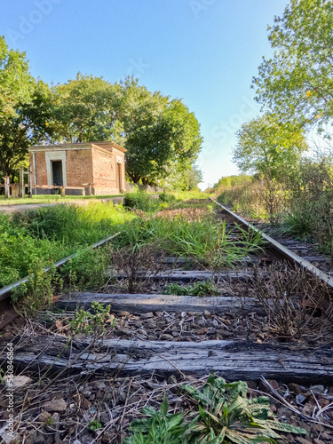 Wallpaper Mural vias abadonanas de tren de pueblo de buenos aires  Torontodigital.ca