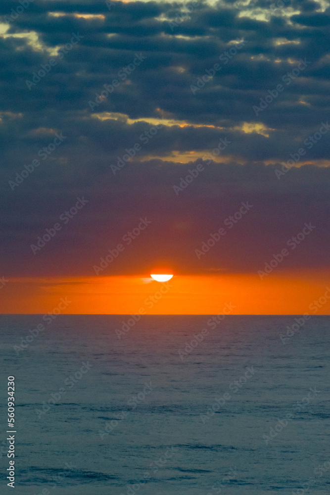 Fototapeta premium Beautiful sunrise with clouds over the ocean