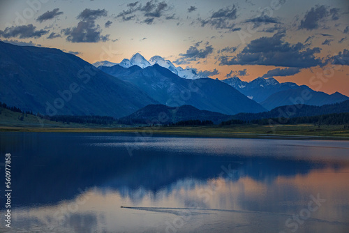 lake in mountains © Alexandr Vlassyuk