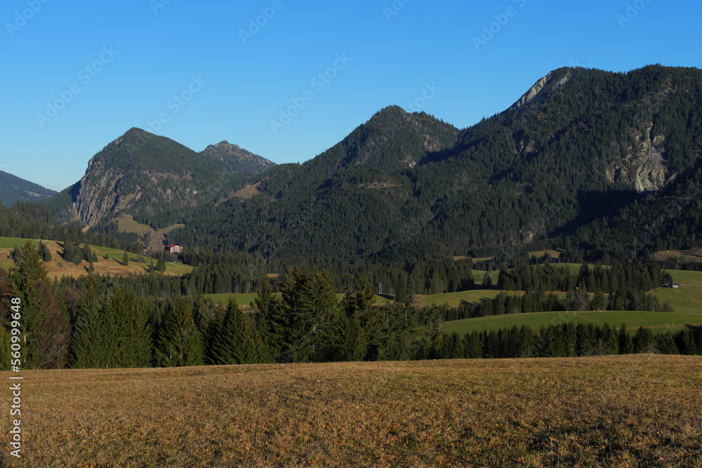 Blick nach Rehbach und zum Westerkienberg 1844m. Blick nach Rehbach und zum Westerkienberg 1844m.