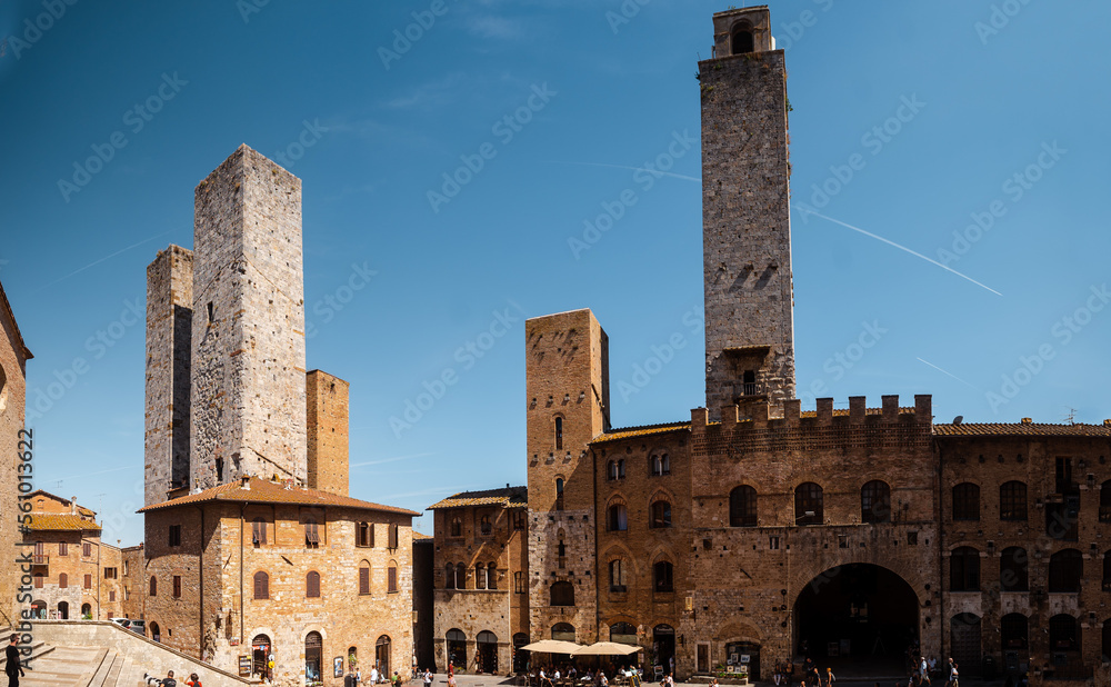Obraz premium The old tuscany city San Gimignano with its tall towers 