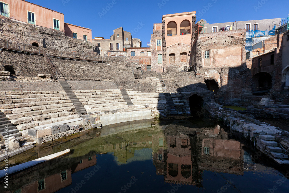 Catania, Teatro Antico greco-romano inondato di acqua
