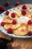 Cheesecakes with raspberries and sour cream