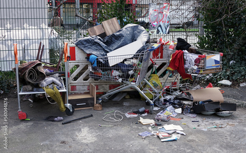 Vermüllung in den Städten / am Beispiel einer Stadt im Ruhrgebiet photo