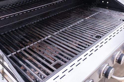 Outdoor gas grill