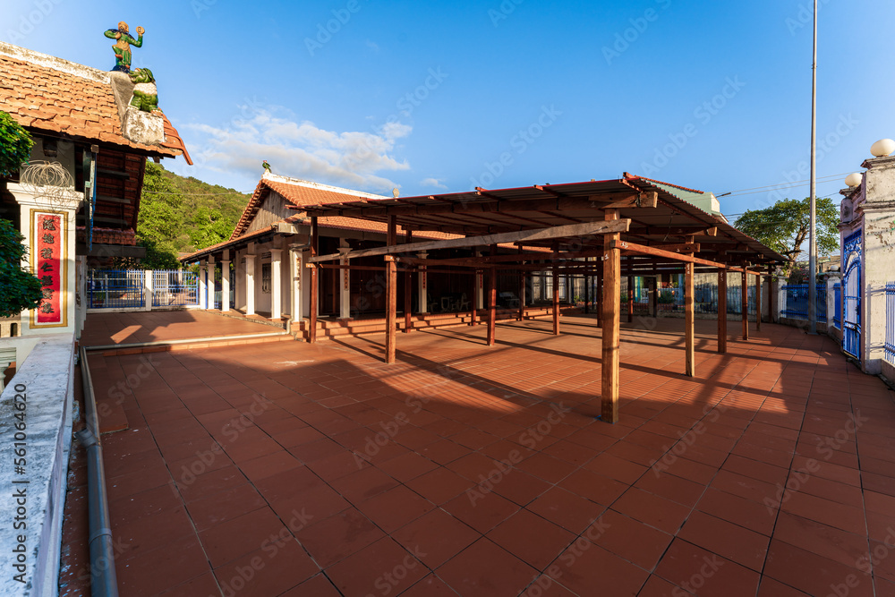  Long Son Great House(Nha Lon) relic is a popular tourist destination in Vung Tau city, this relic is also known as Ong Tran temple. A place of worship for Confucius