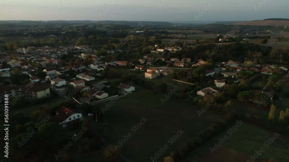 Vue aérienne d'Astaffort - village du lot et Garonne - France Vue aérienne d'Astaffort - village du lot et Garonne - France