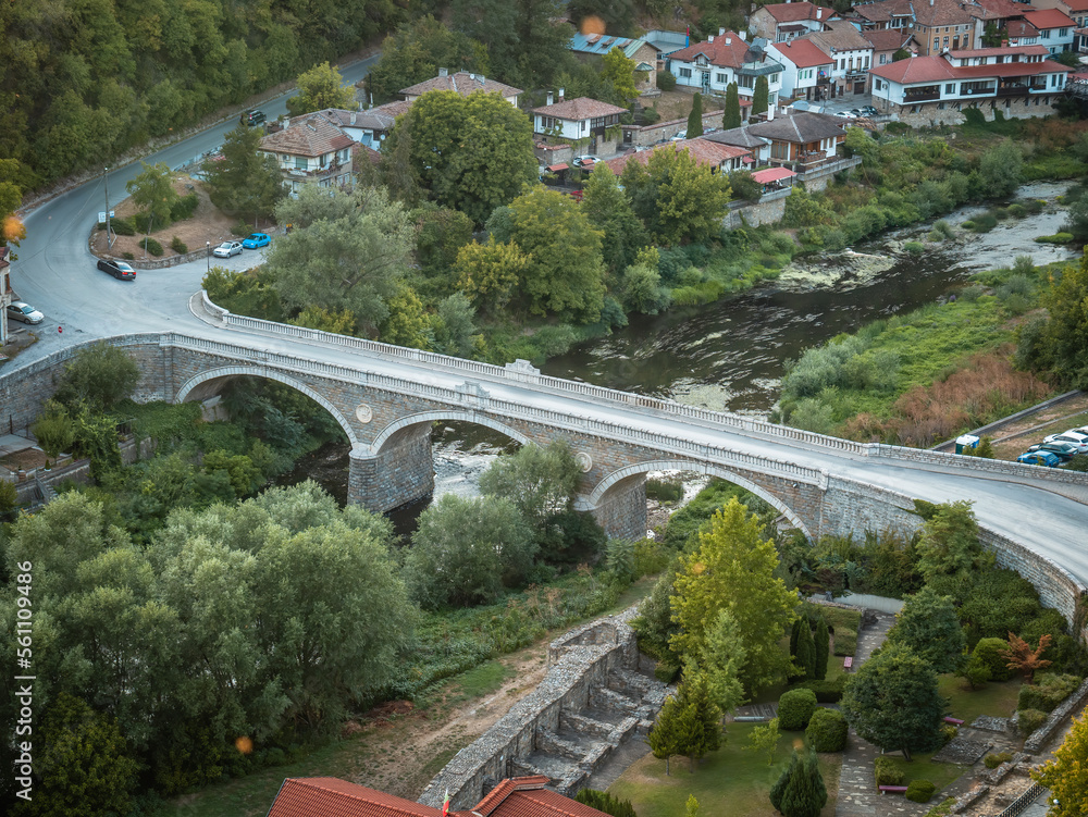 Fototapeta premium Old historical stone bridge over Yantra river in Veliko Tarnovo, Bulgaria.