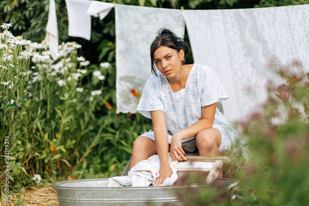 Naklejka premium Close-up of a saw stands on a tree frame. Electric saw