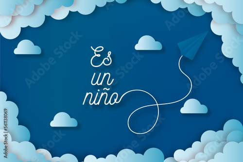 tarjeta o pancarta para anunciar el nacimiento es un niño de blanco con nubes de color azul en gradiente sobre un fondo azul panthone 2020