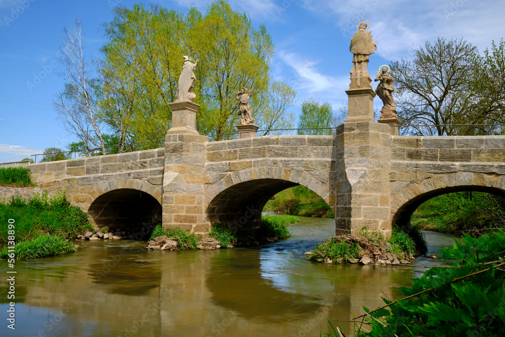 Die Baunachbrücke in Frickendorf, Stadt Ebern, Naturpark Haßberge, Landkreis Haßberge, Unterfranken, Franken, Bayern, Deutschland Die Baunachbrücke in Frickendorf, Stadt Ebern, Naturpark Haßberge, Landkreis Haßberge, Unterfranken, Franken, Bayern, Deutschland