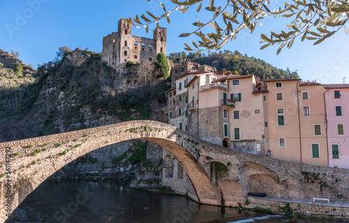 Dolceacqua est une commune de la province d'Imperia dans la région Ligurie en Italie