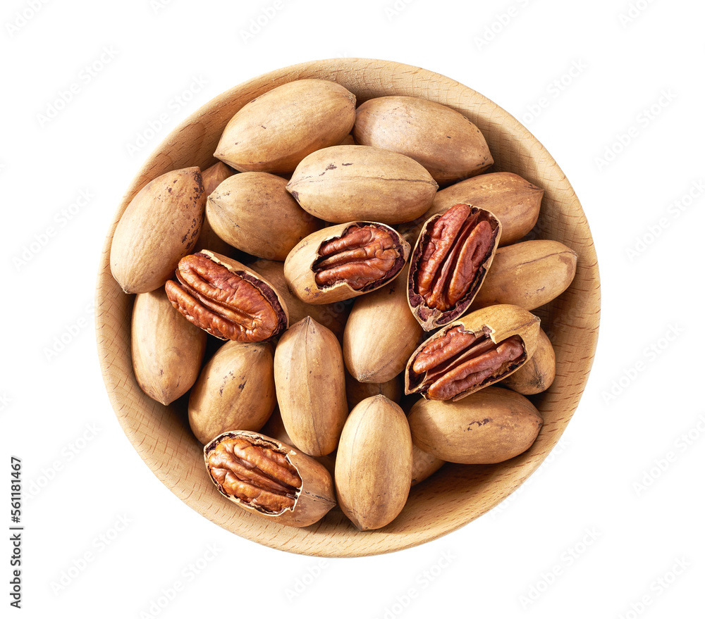Obraz premium Pecan in wooden bowl isolated on white background.