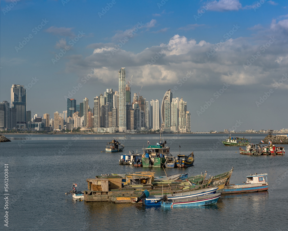 Obraz premium View of the skyscraper silhouette of Panama City
