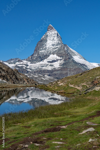 Obraz na płótnie View of the snow covered Matterhorn Mountain in the Swiss Alps w salonie