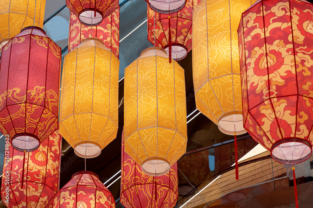 Hang lanterns to celebrate the Chinese New Year