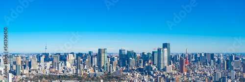 Foto Iconic landscape of Tokyo, Japan. Blue sky and skyscrapers