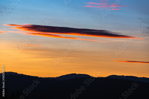 Wschód słońca w górach © Katarzyna