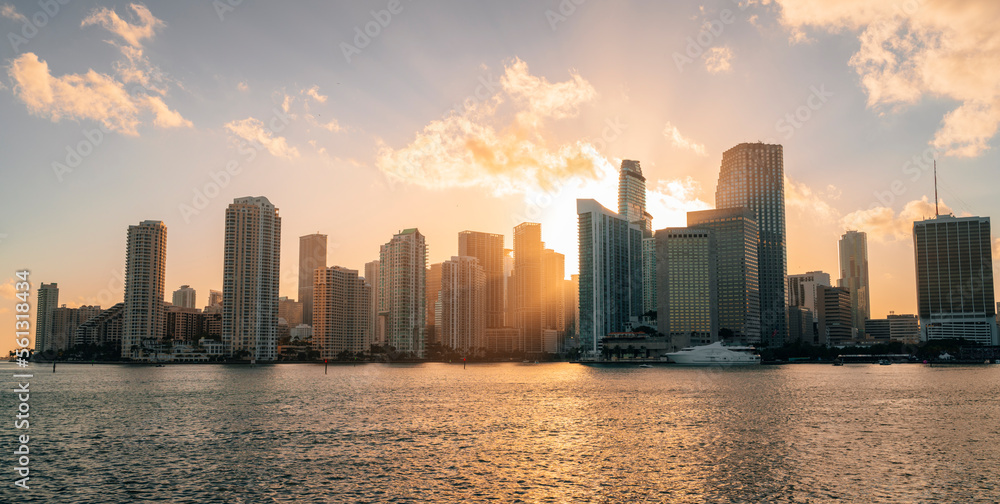 sunset over the city sun clouds life miami views 