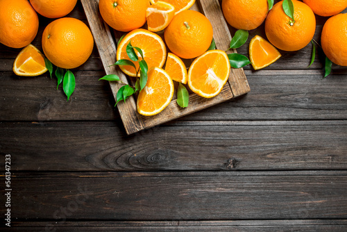 Cut oranges in tray.