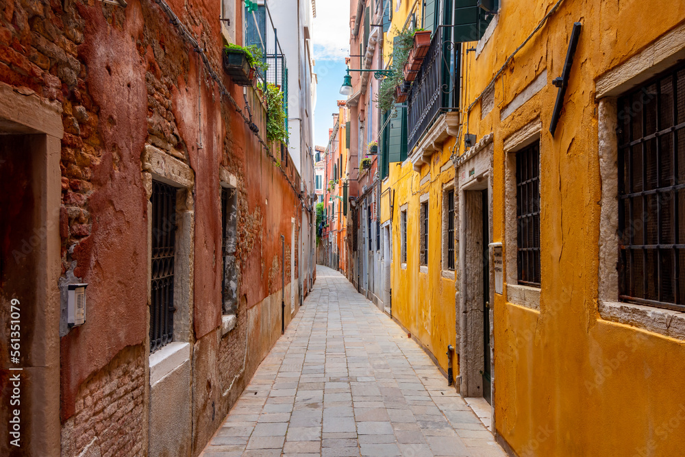 Fototapeta premium Narrow street in center of Venice, Italy