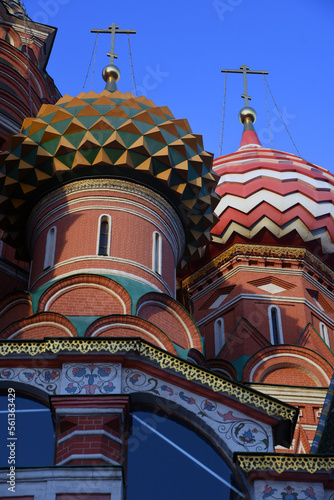 Obraz na płótnie Saint Basil Cathedral on the Red Square in Moscow. Blue sky background. w salonie