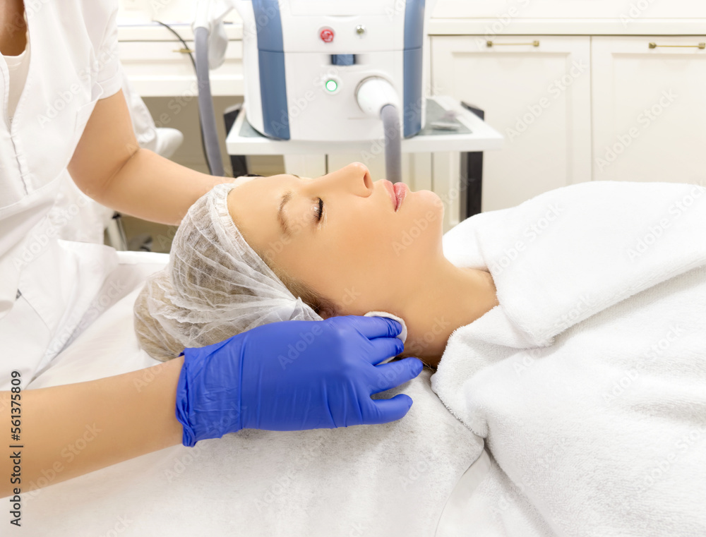 Obraz premium Middle aged woman portrait, cosmetology concept,cosmetic procedures at the dermatologist