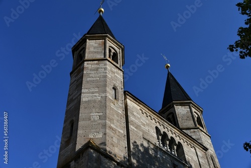 Türme der St.-Gangolf-Kirche in Münchenlohra / Thüringen photo