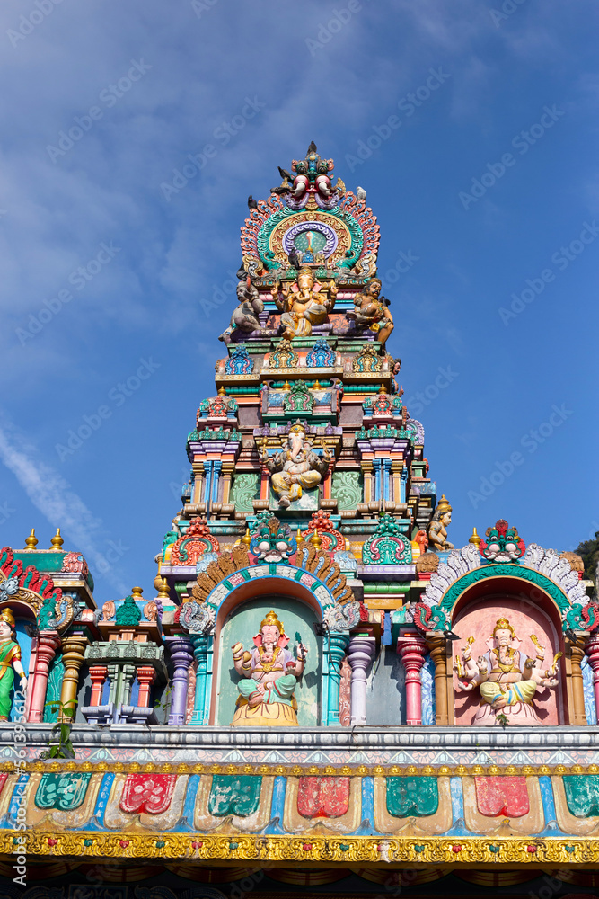 Fototapeta premium Colorful of Hindu temple in Batu Caves in Gombak, Selangor, Malaysia.