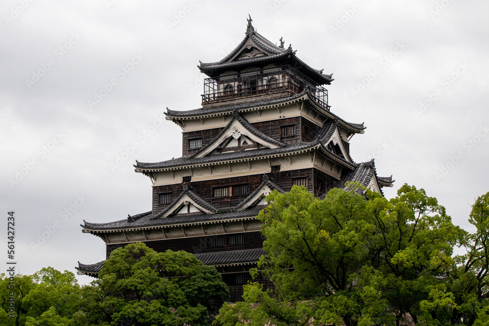 雨の日の広島城